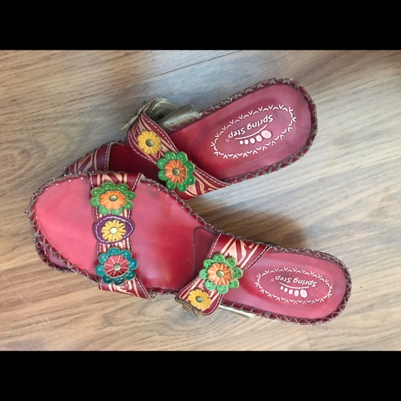 Beautiful Spring Step floral sandals - Picture 2 of 11